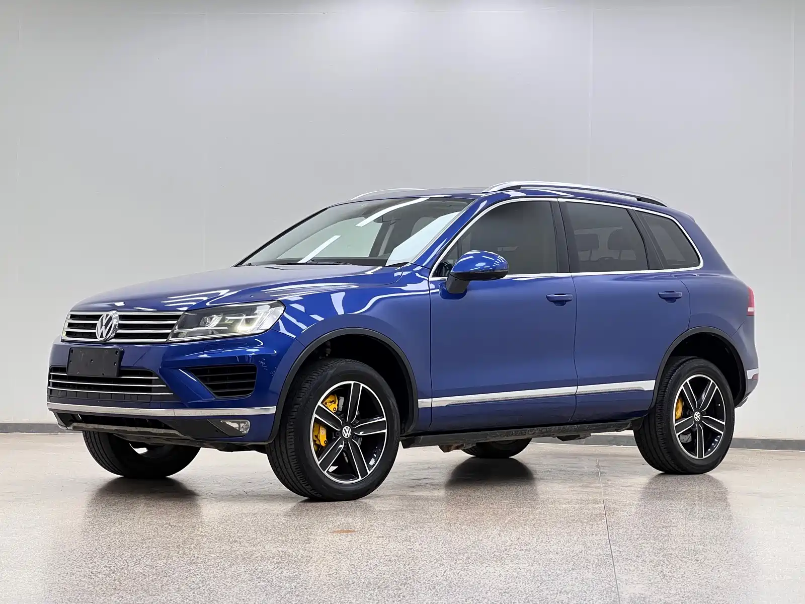 Фото 1 - Volkswagen Touareg