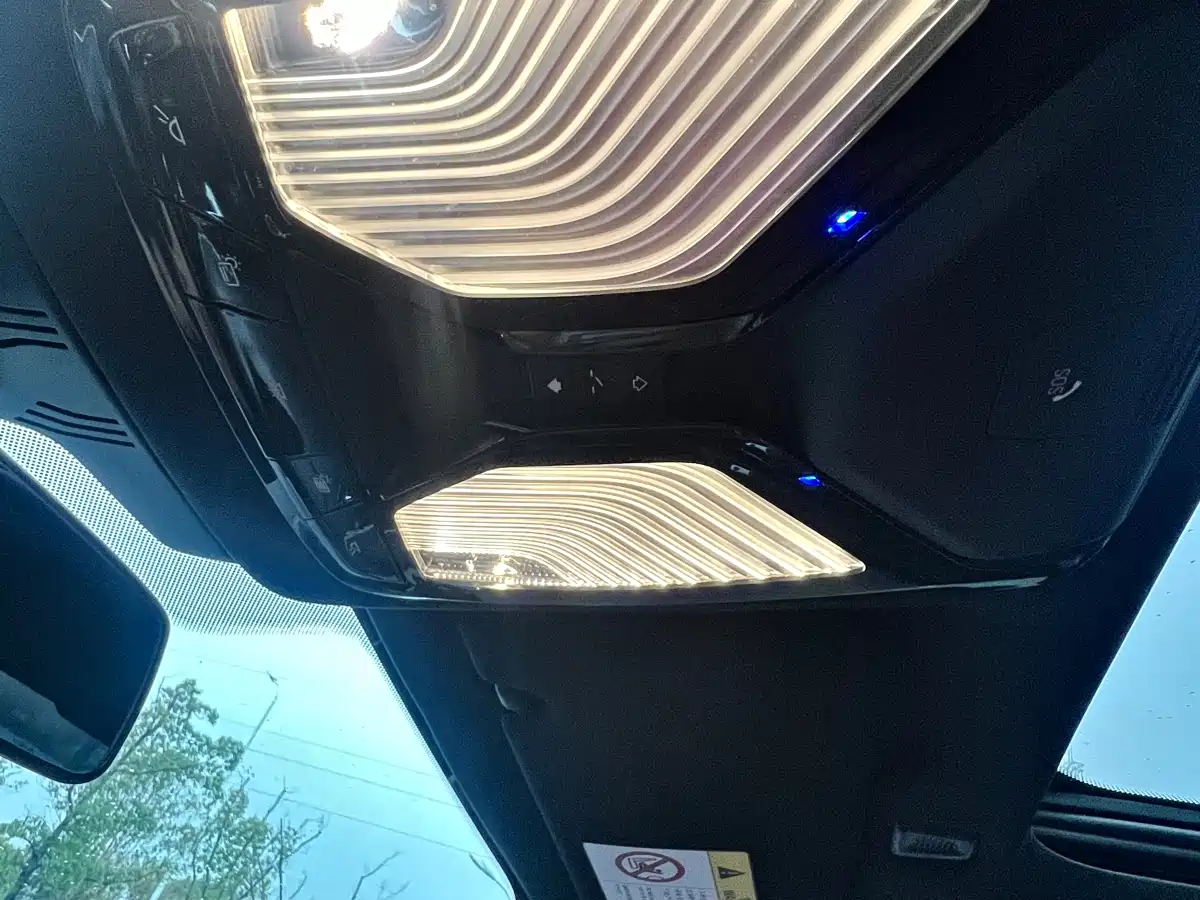 BMW 5 Series 2022 530Li Leading M Sport Package фото 15