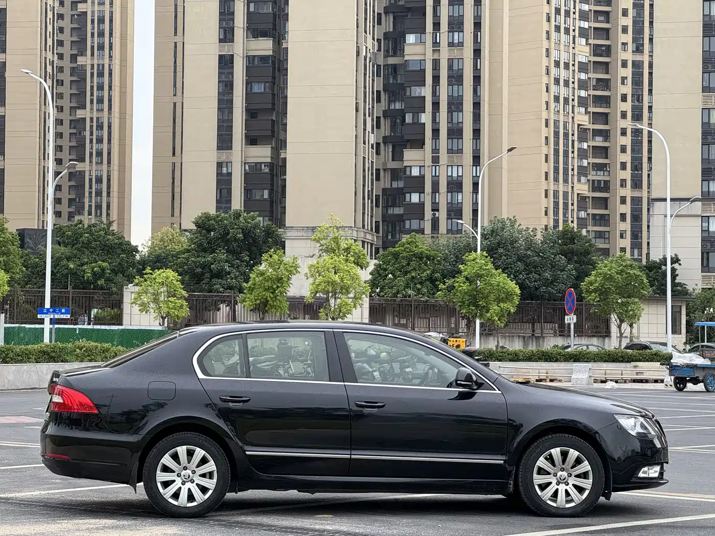 Škoda Superb 2013 1.4TSI DSG Gentleman Edition фото 2