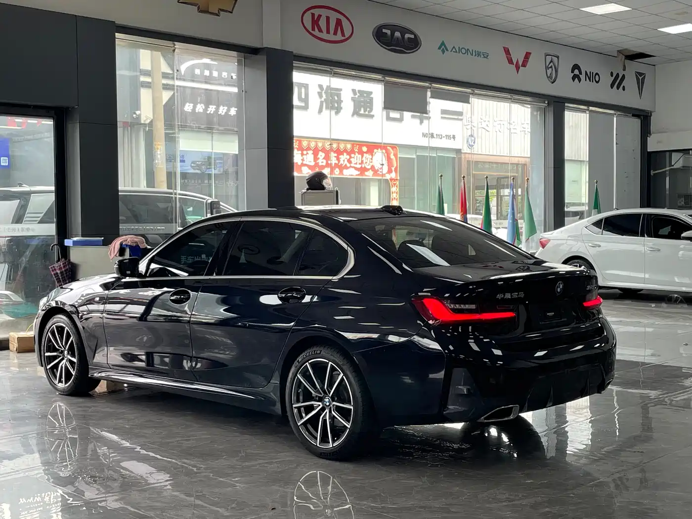 BMW 3-SERIES
