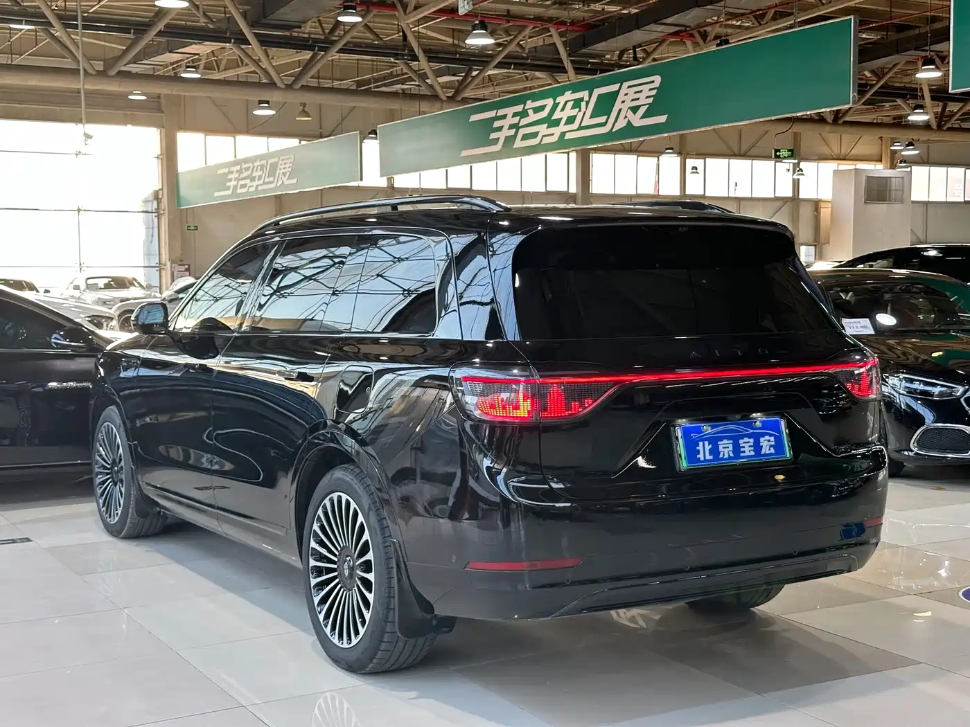 AITO Wenjie AITO M9 2024 Extended Range Ultra 42kWh 6-Seater фото 4