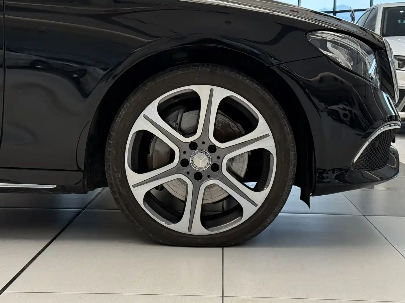Mercedes-Benz E-Class 2016 E 300 L Sport Fashion Type фото 4