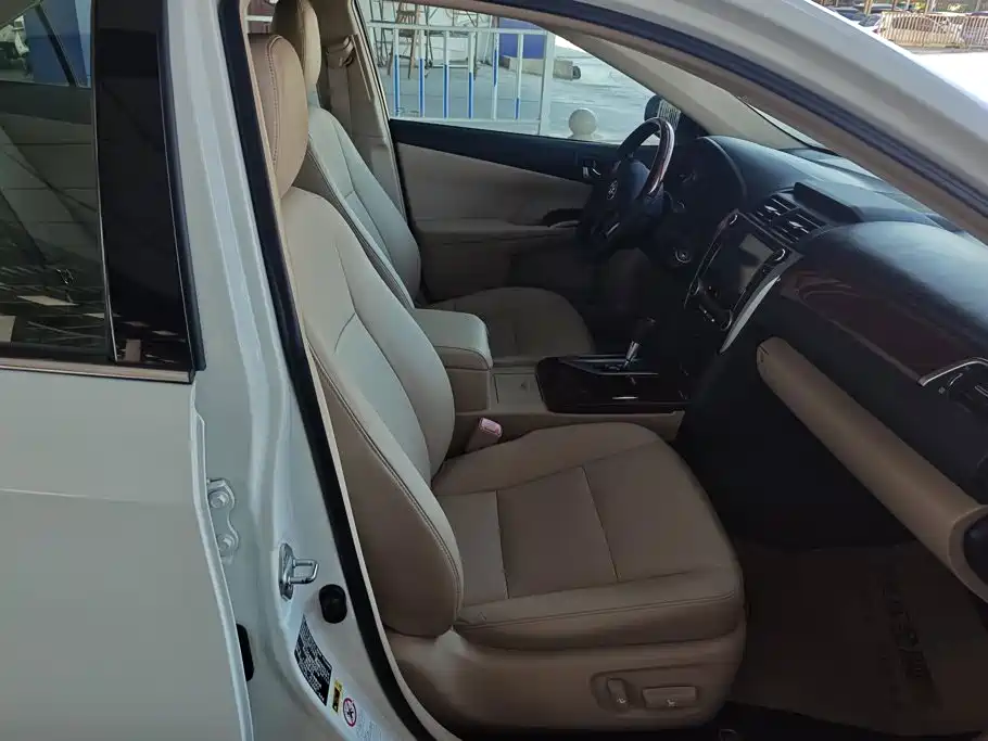 Фото 8 - Toyota Camry