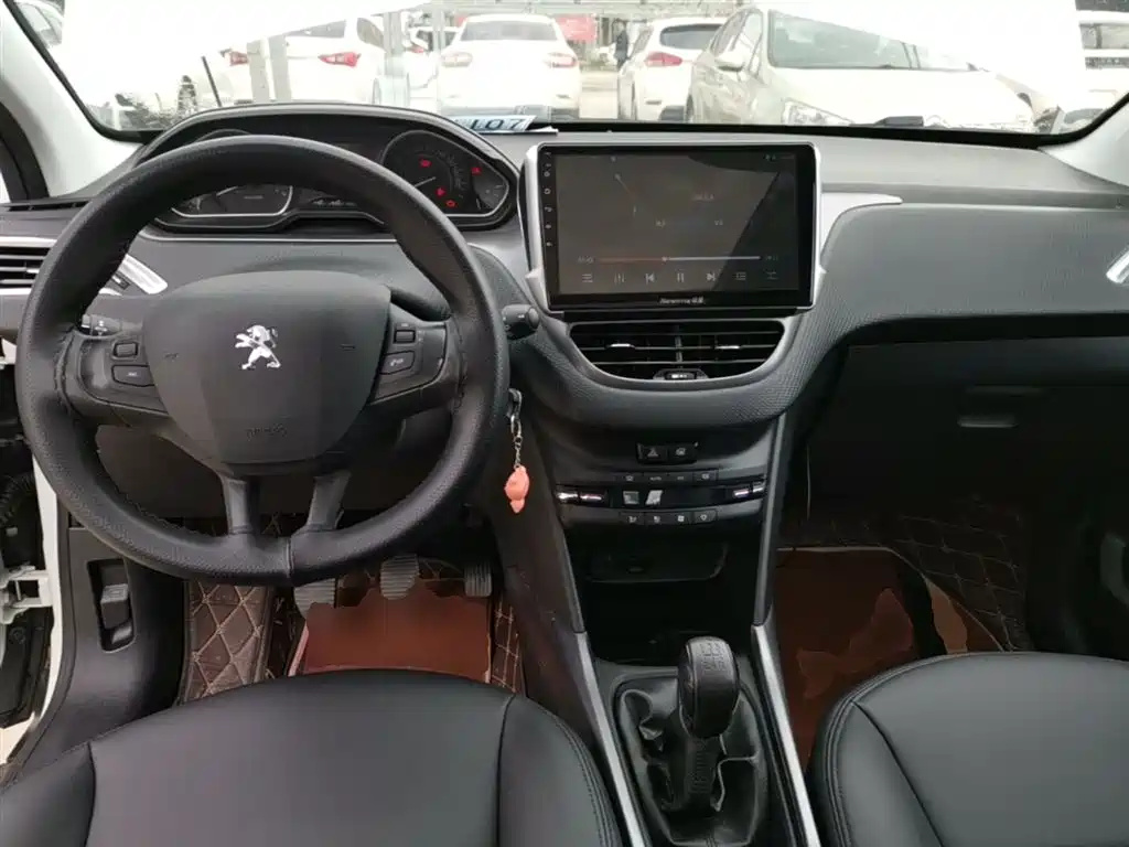 Peugeot 2008 2014 1.6L Manual Fashion Edition фото 10