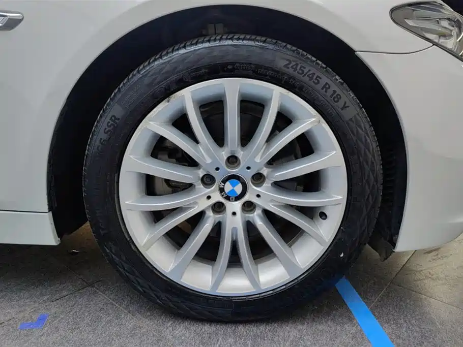 BMW 5 Series 2014 525Li Luxury Design Package фото 6