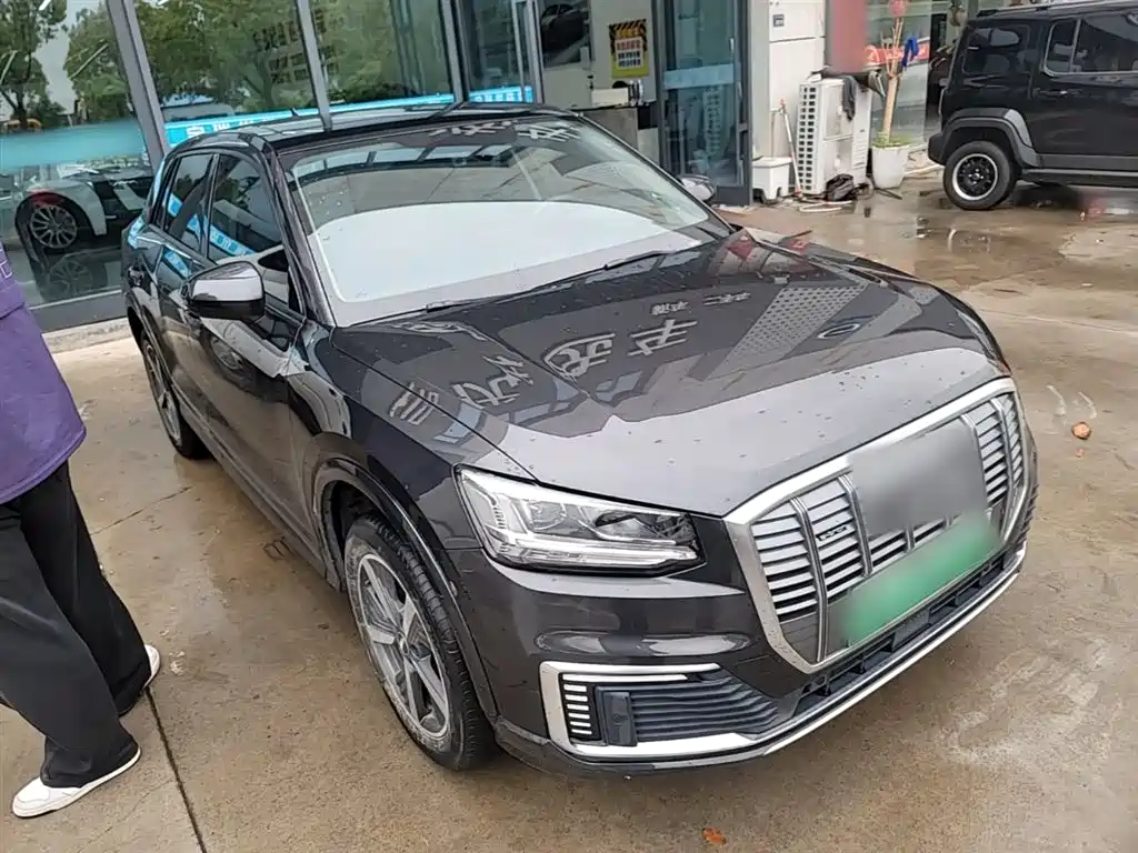 AUDI Q2L E-TRON