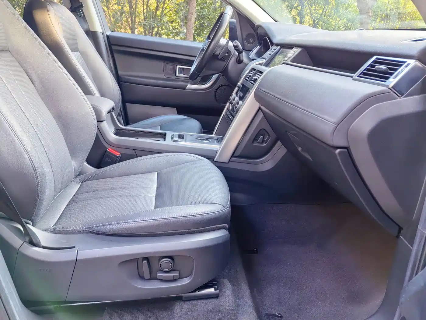 Land Rover Discovery Sport 2018 240PS SE Edition фото 11