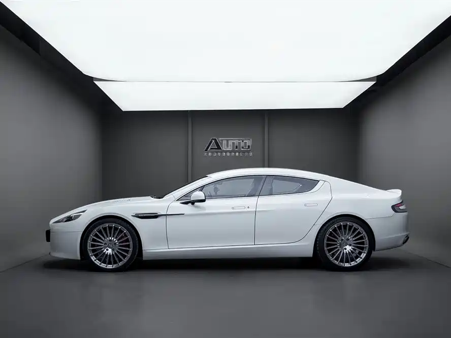 ASTON MARTIN RAPIDE