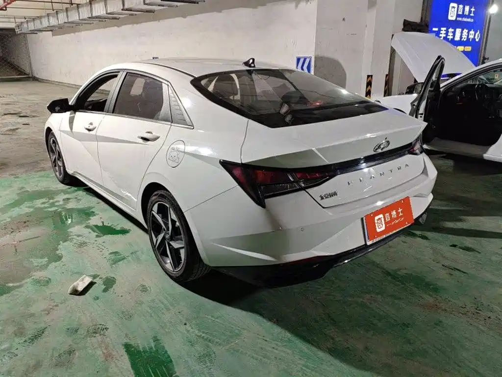 Hyundai Elantra 2022 1.5L CVT GLX Elite Edition фото 3