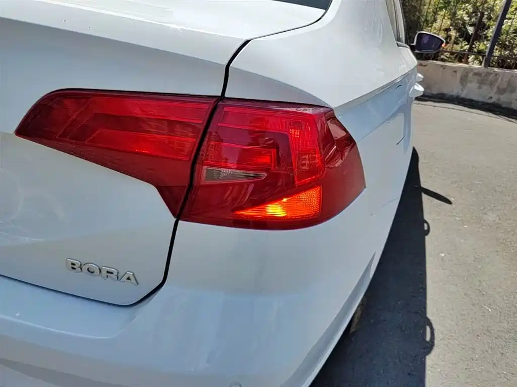 Volkswagen Bora 2018 1.5L Automatic Fashion фото 8