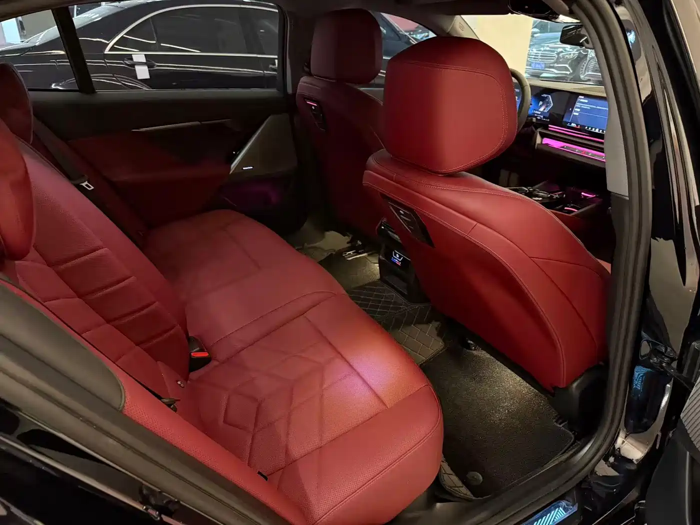 BMW 5 Series 2024 530Li Leading M Sport Package фото 11