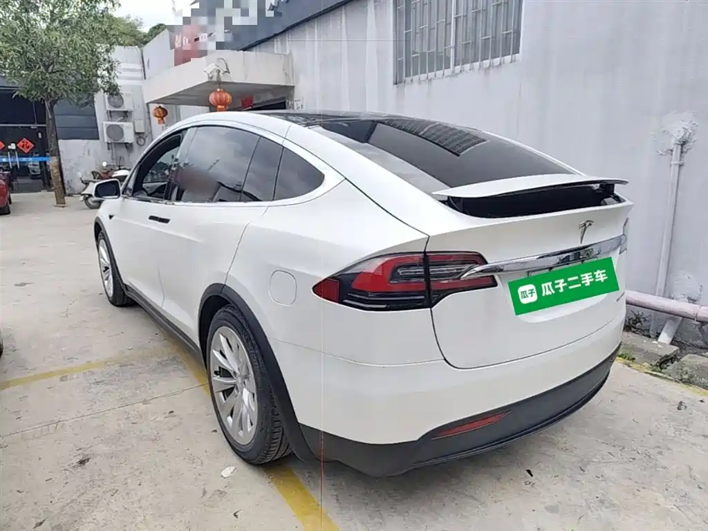TESLA MODEL X