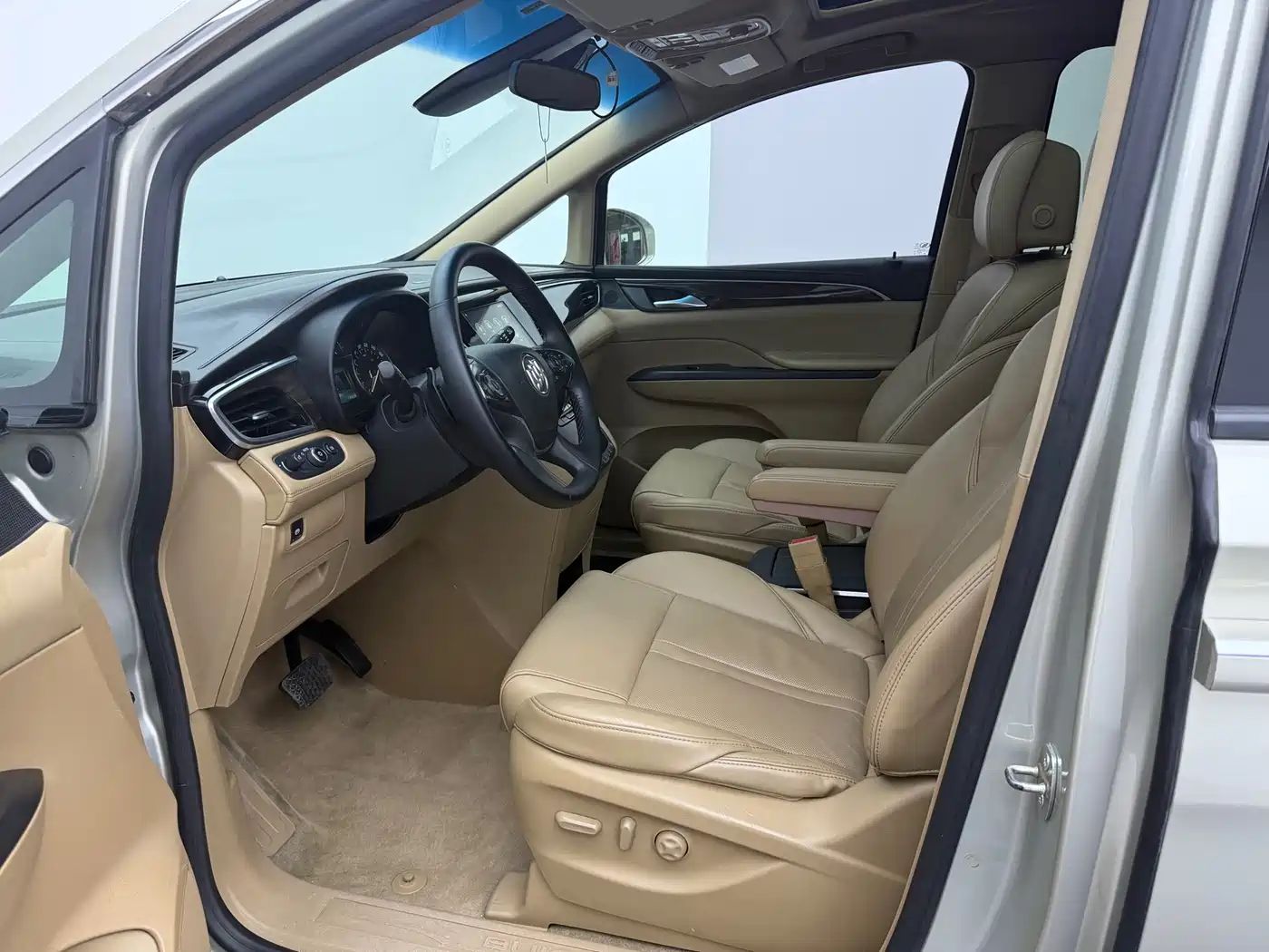 Buick GL8 2017 ES 28T Luxury China V фото 5