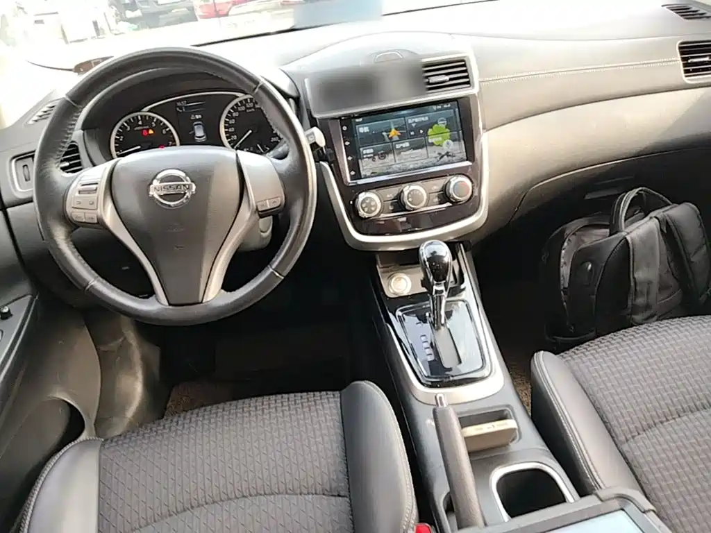 صورة 10 - Nissan Tiida