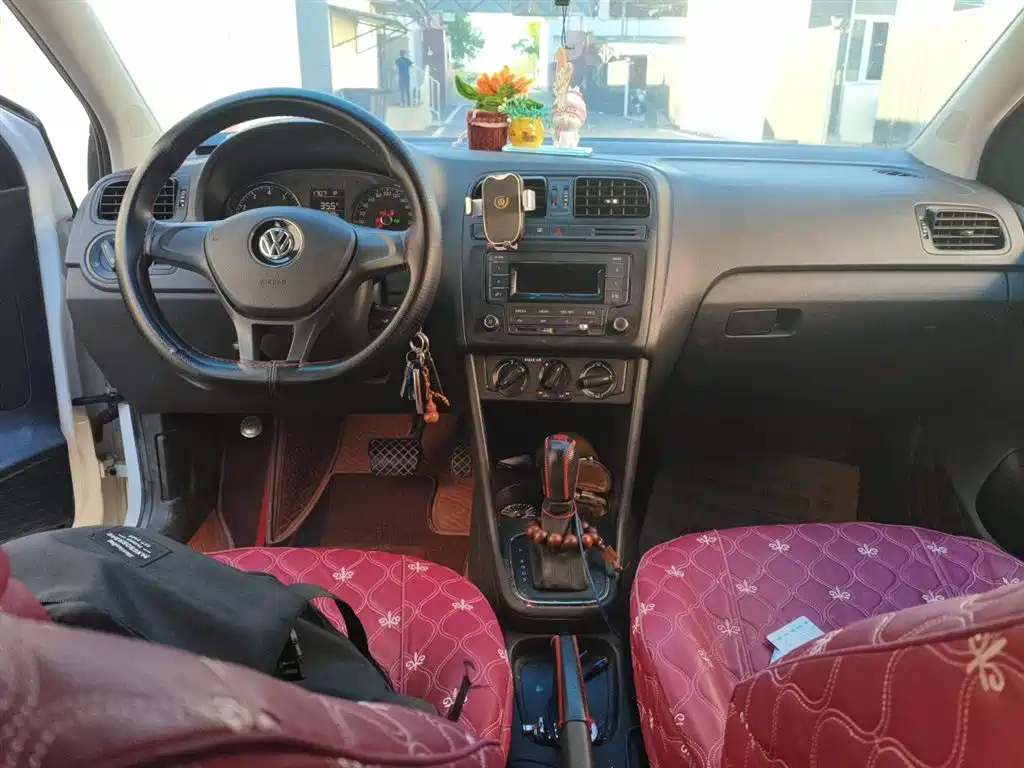 Volkswagen Polo 2016 1.4L Automatic Trend фото 5