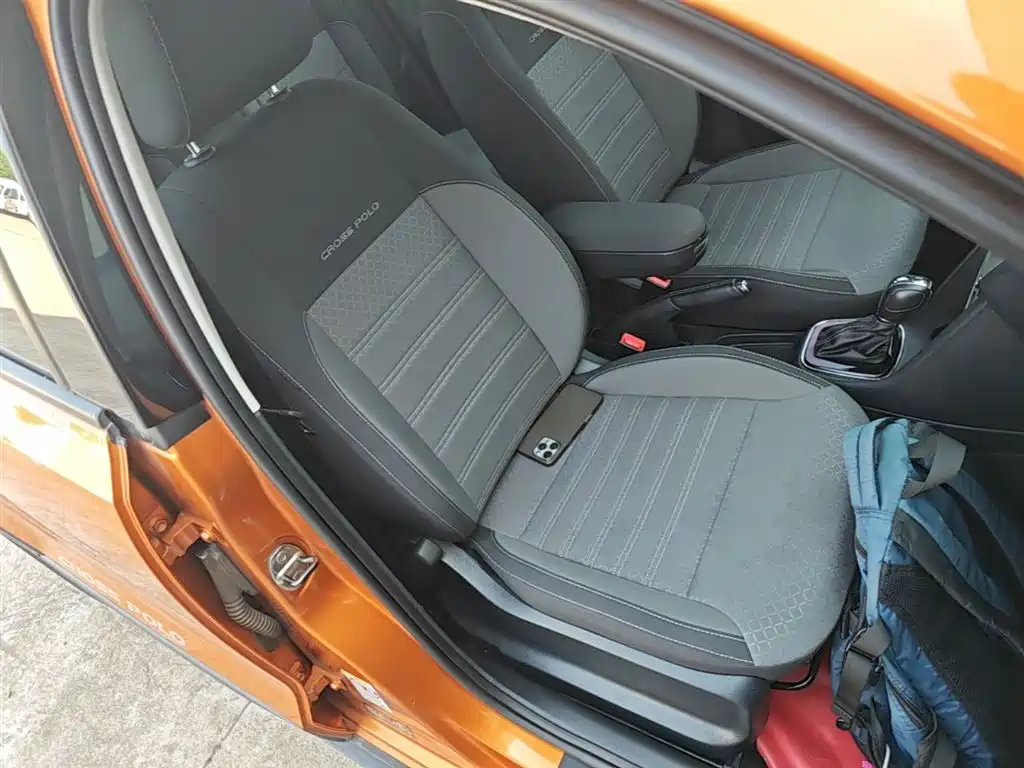 Volkswagen Polo 2014 1.6L Cross Polo Automatic фото 25