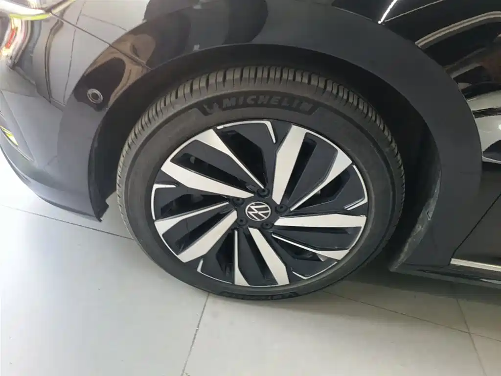 Volkswagen Passat 2022 330TSI Luxury Edition фото 23