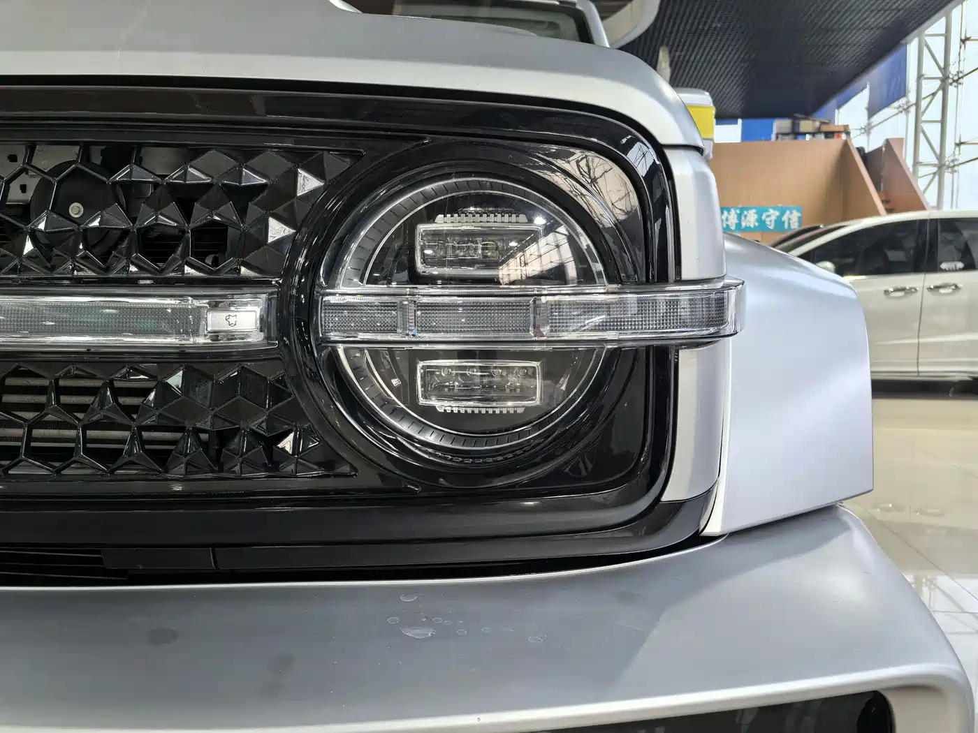 TANK CO CREATION TANK 300