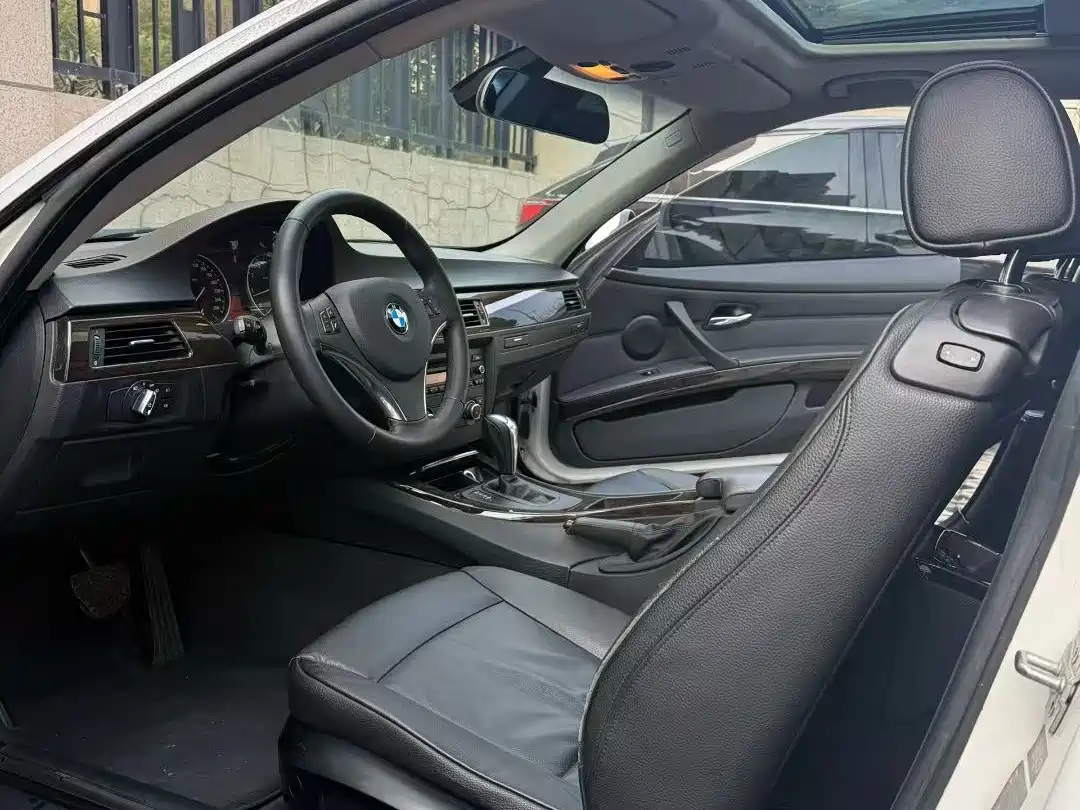 BMW 3 Series (Import) 2011 320i Coupe фото 2