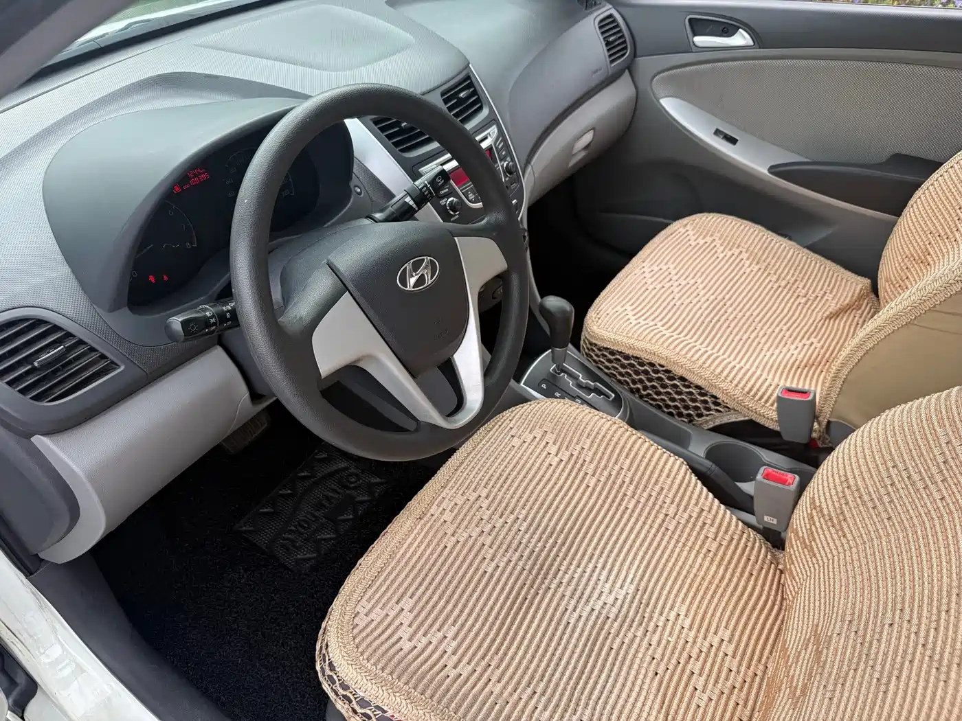 Hyundai Verna 2010 Sedan 1.4L Automatic Comfort GS фото 9