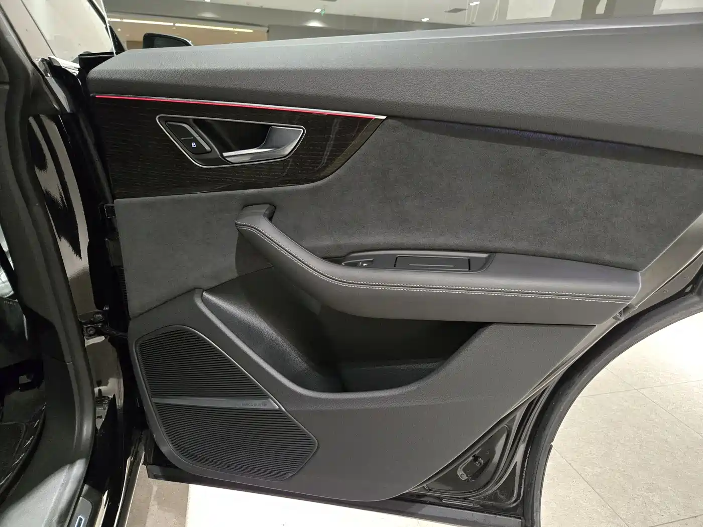 Audi Q8 2023 55 TFSI Exclusive Sport фото 23