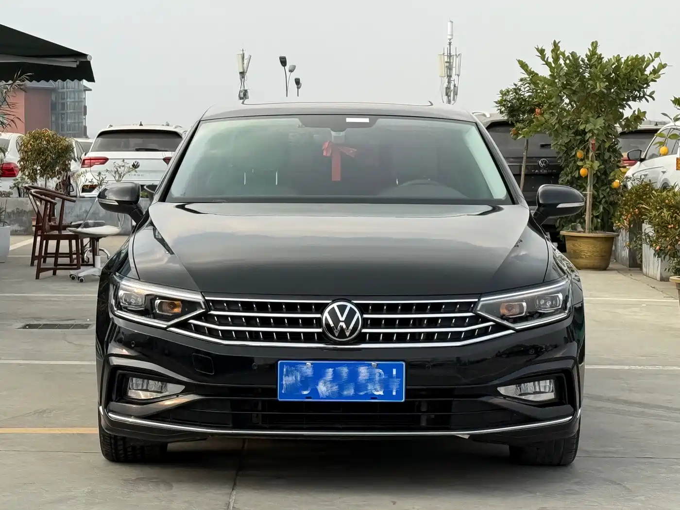 Volkswagen Magotan 2023 Model 2 Million Commemorative Edition 330TSI DSG Luxury фото 2