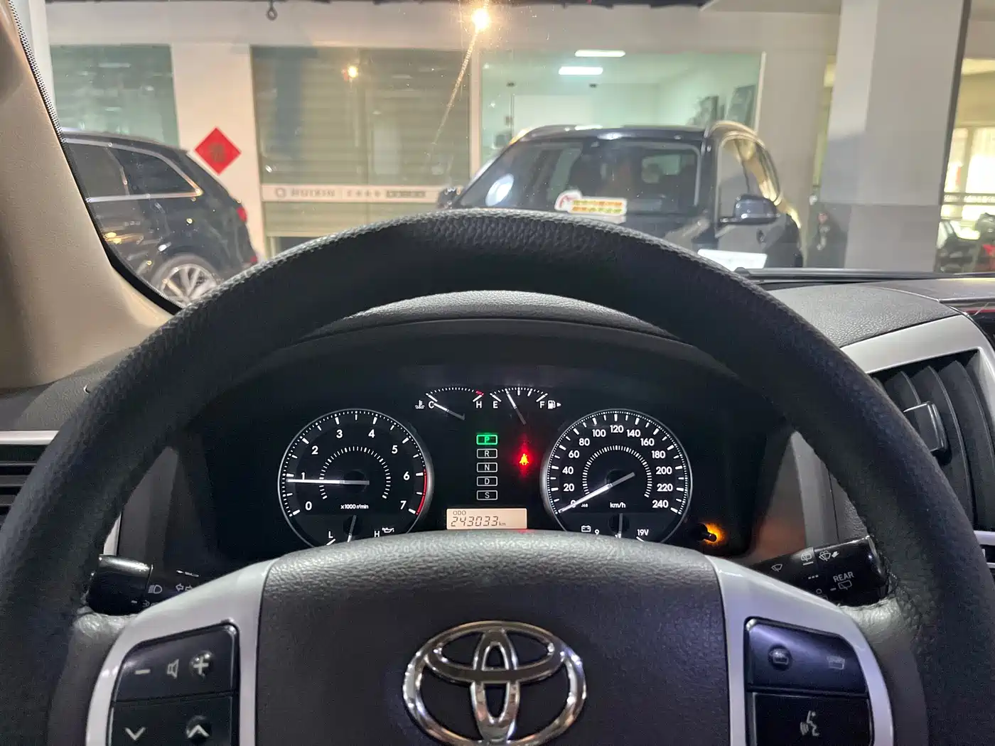 Toyota Land Cruiser (Import) 2015 4.0L V6 Middle East Low Configuration Edition фото 8