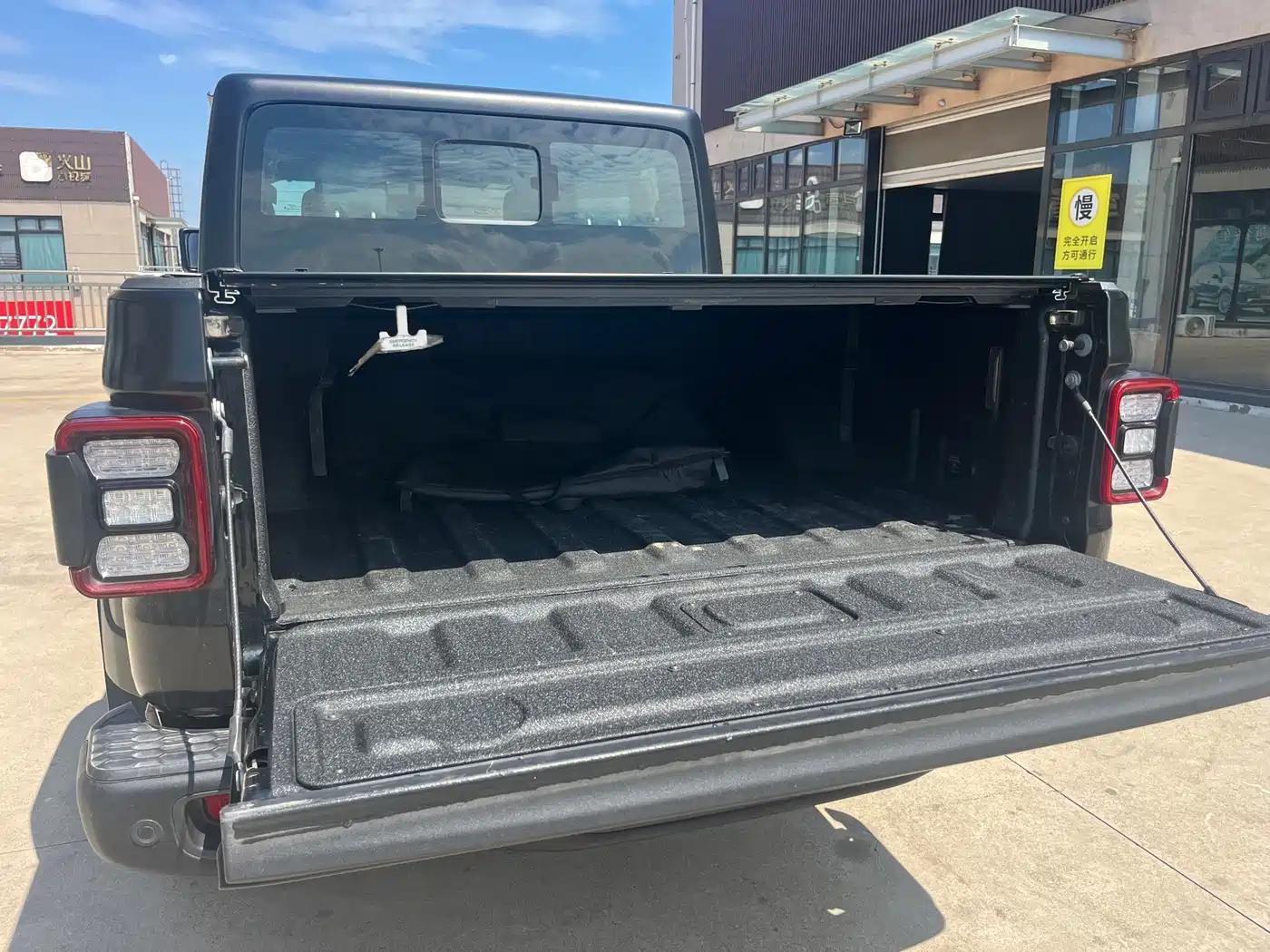 Jeep Gladiator 2023 2022 3.6L Pioneer Edition