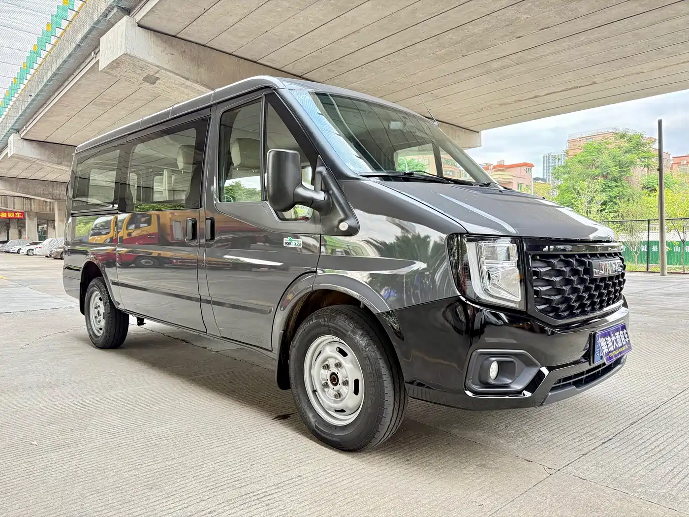 Jiangling JMC Fushun 2024 2025 Model 2.0T 8AT Diesel Medium Wheelbase Low Roof Commercial MPV 5/6 Seats