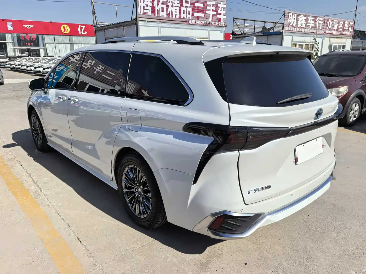 Toyota Sienna 2023 2.5L Hybrid Comfort Edition фото 6