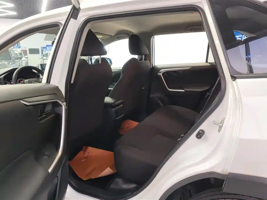 Toyota Wildlander 2022 Facelift 2.0L CVT 2WD Leading Edition фото 11