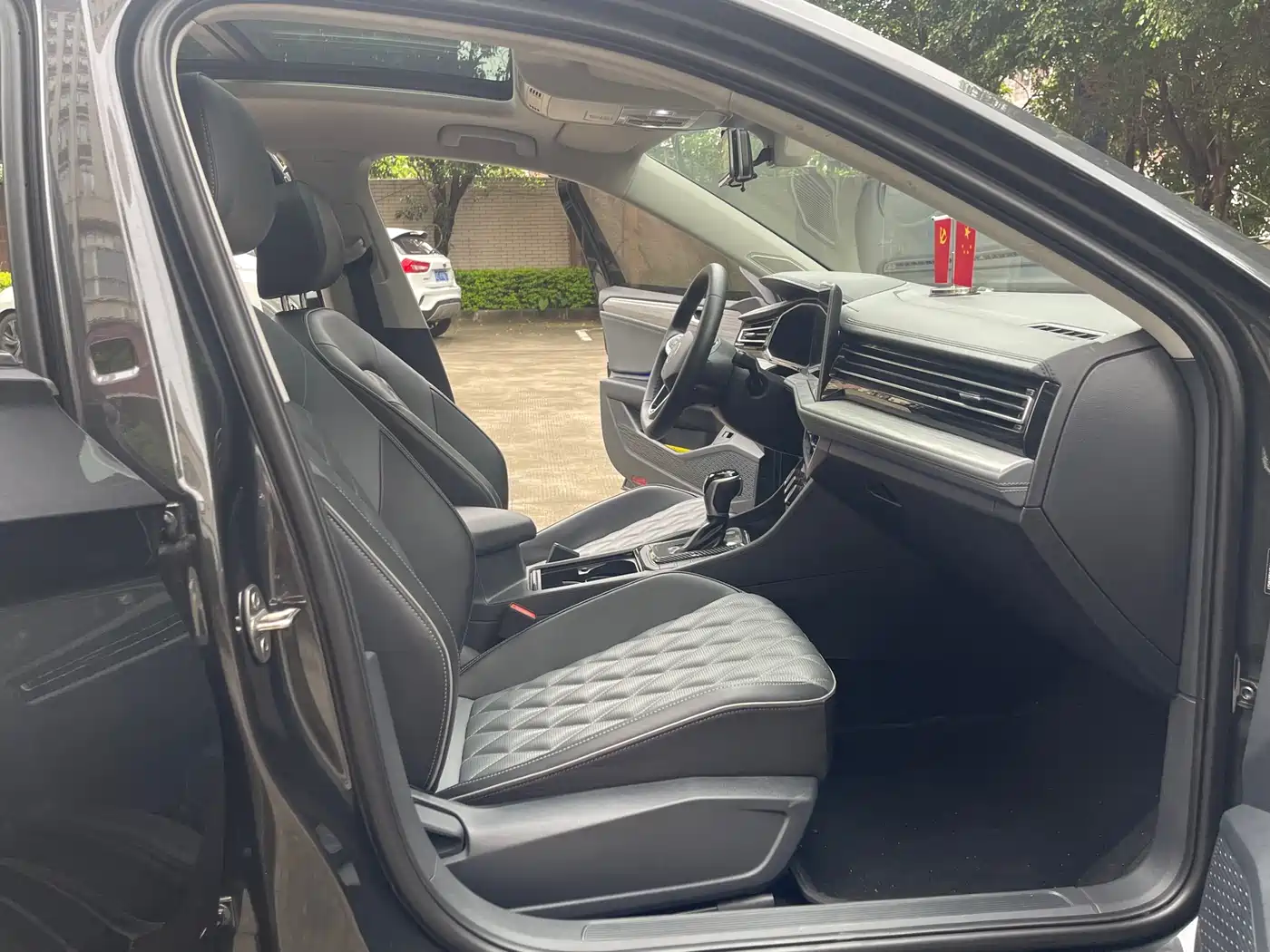 Volkswagen Sagitar 2023 300TSI DSG Surpassing Edition фото 12