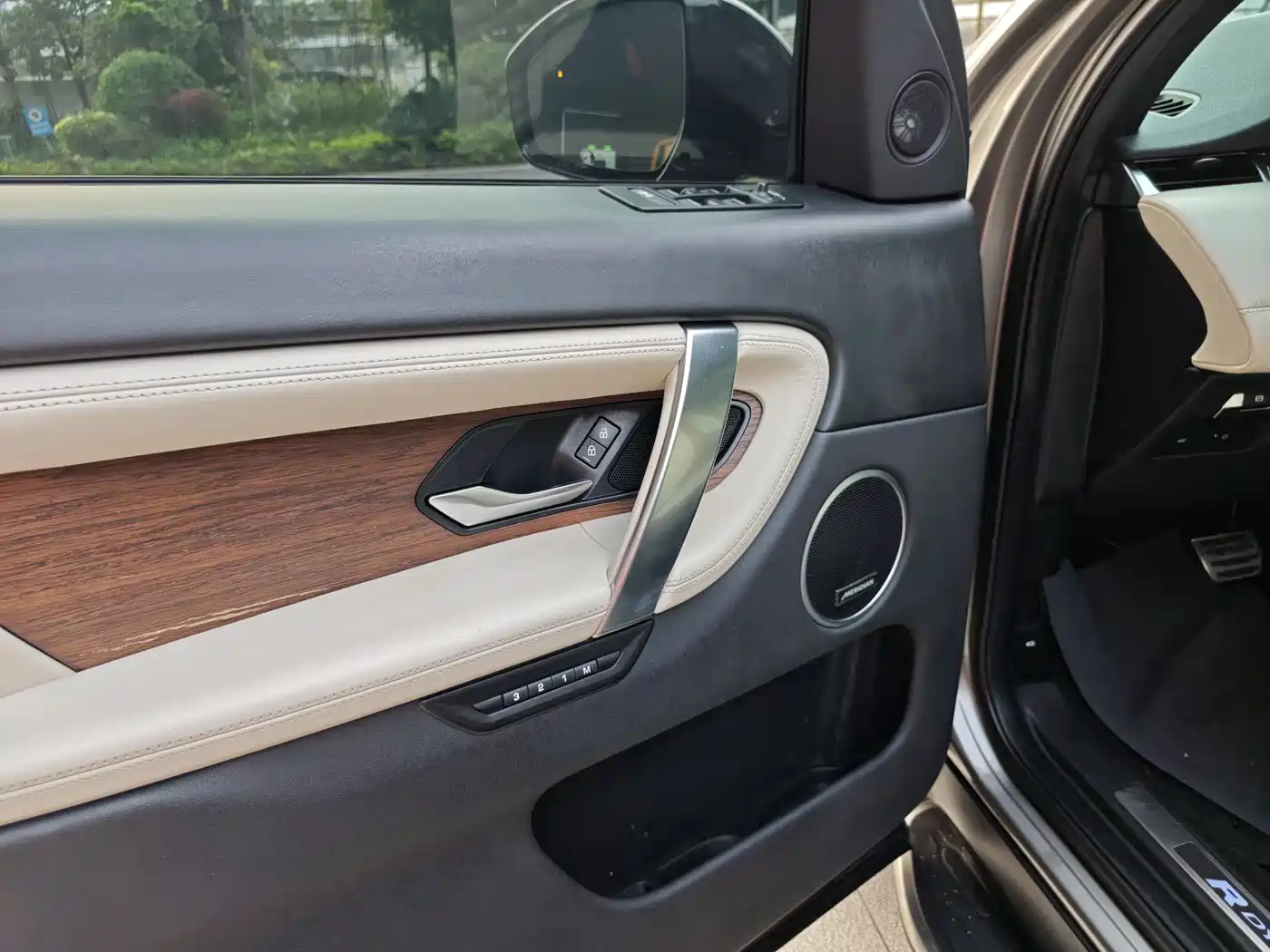 Land Rover Discovery Sport 2021 249PS R-Dynamic HSE Luxury Custom Edition фото 18