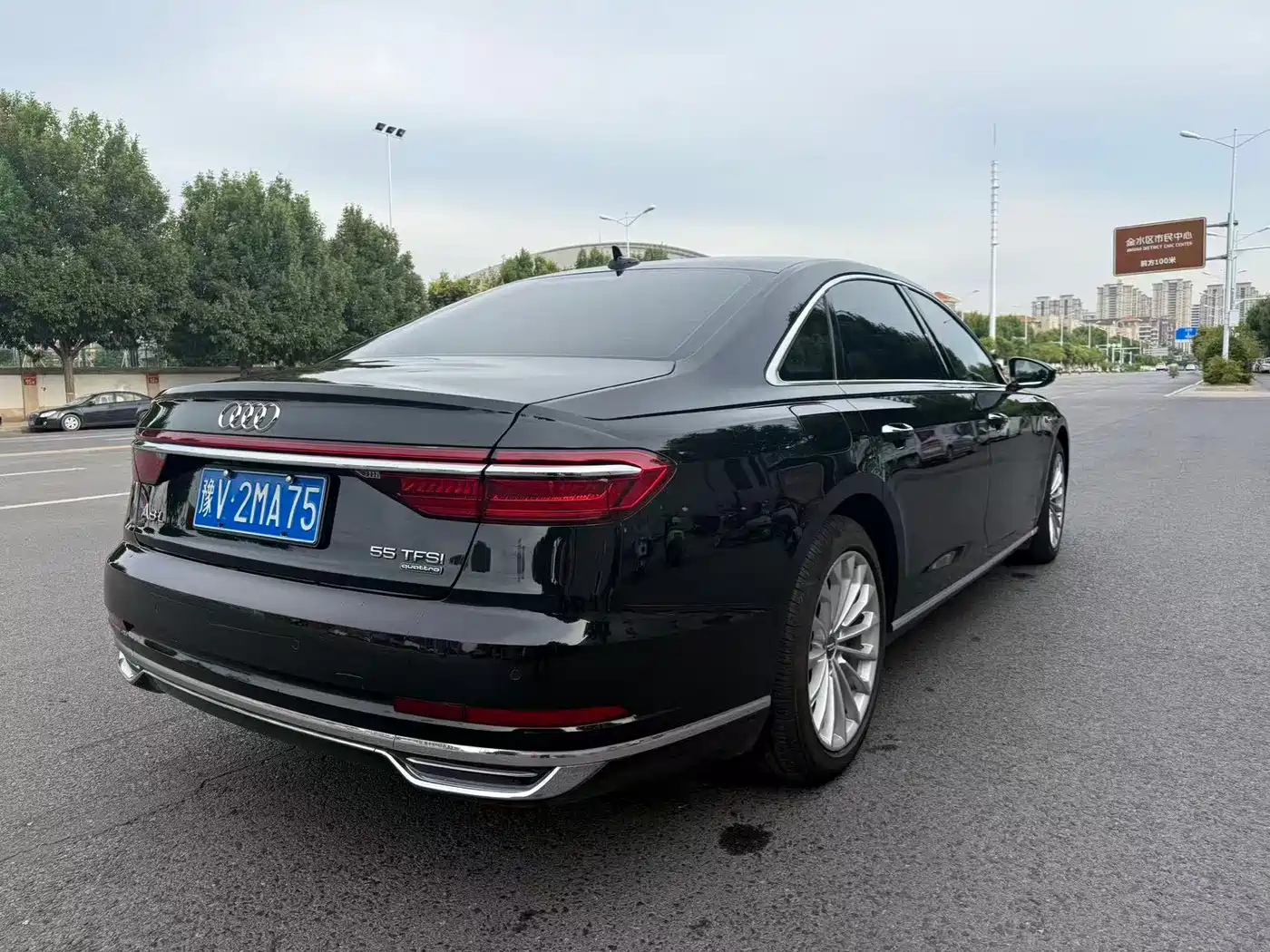 Фото 7 - Audi A8