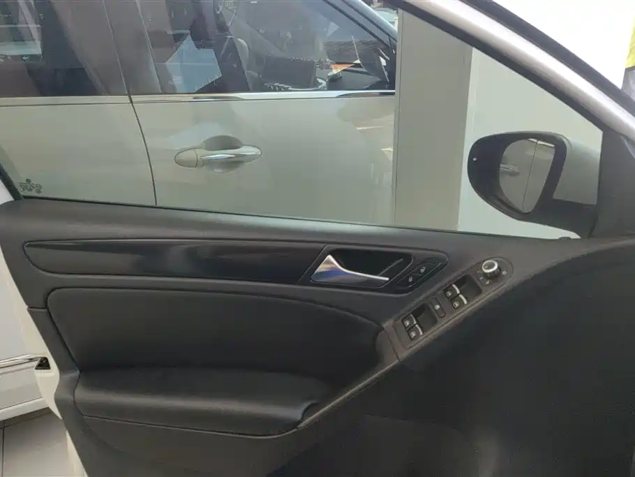 Volkswagen Golf 2012 1.6 Automatic Comfort Type фото 7