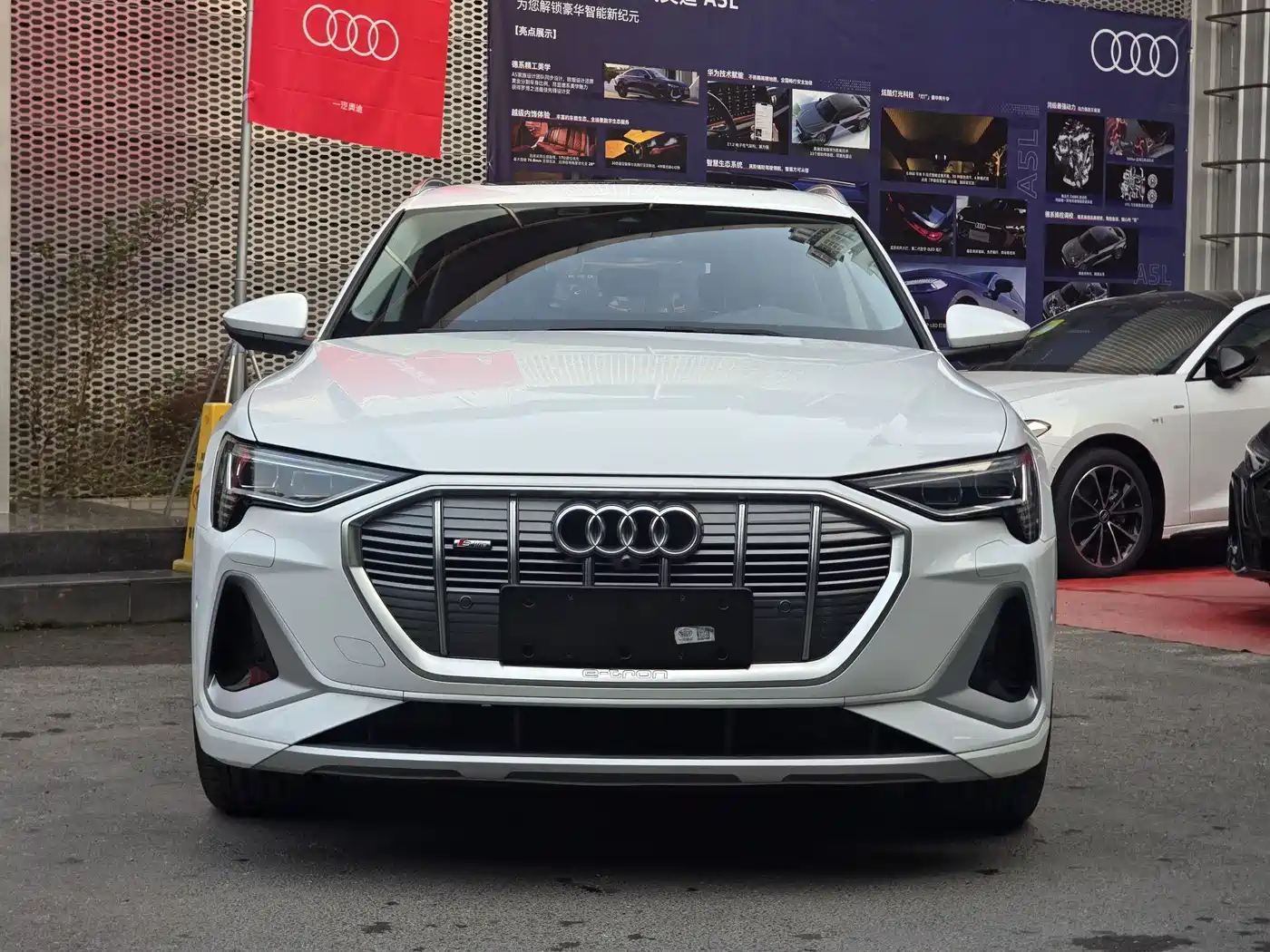 AUDI E TRON