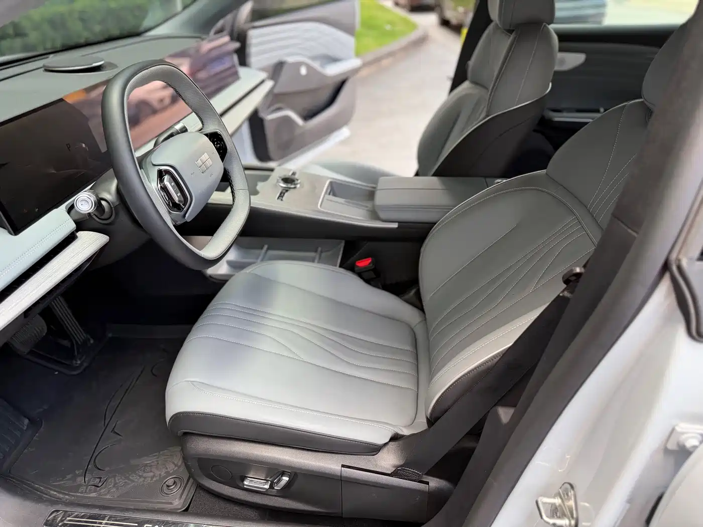 Geely Galaxy Galaxy E8 2024 Model 550km RWD Soaring Dragon Edition фото 3