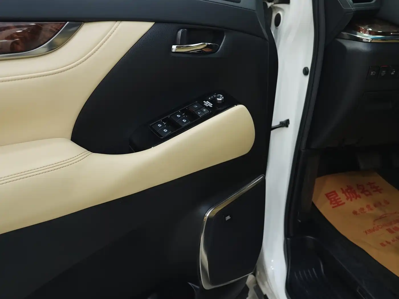 Toyota Alphard 2021 Hybrid 2.5L Luxury фото 18