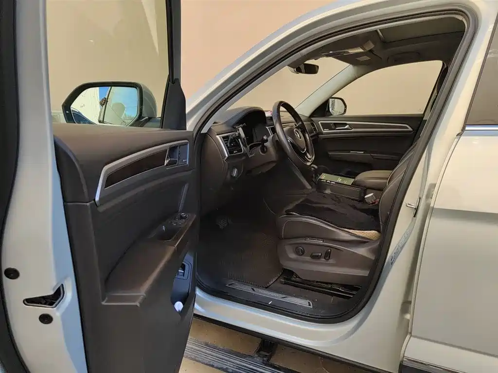 Volkswagen Teramont 2017 530 V6 AWD Ultimate Flagship Edition фото 17