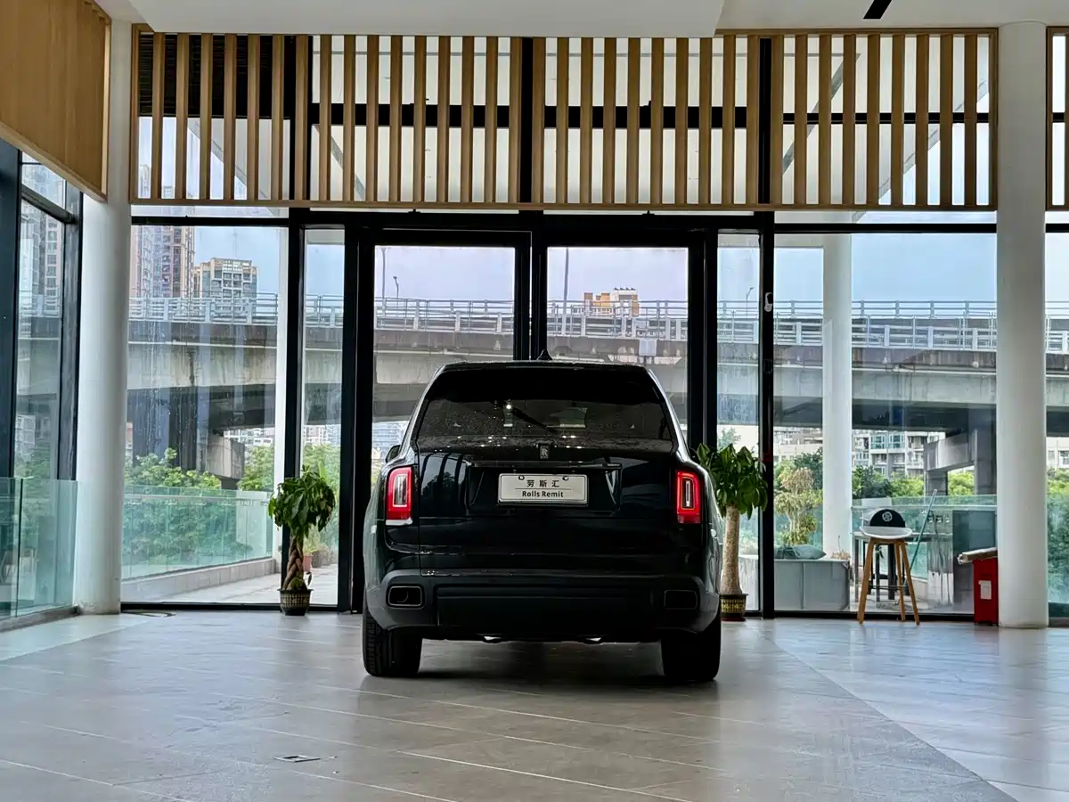Photo 5 - Rolls-Royce Cullinan