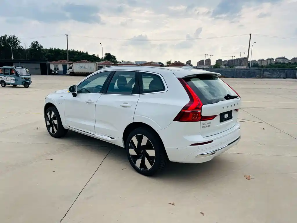 2026 Volvo XC60 Plug-in Hybrid