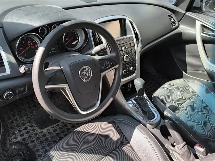 Buick Excelle 2012 XT 1.6L Automatic Fashion Edition фото 12