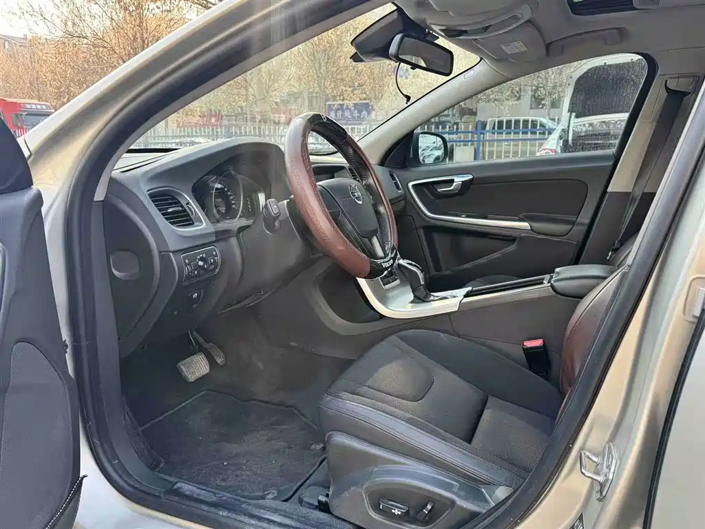 Фото 9 - Volvo S60