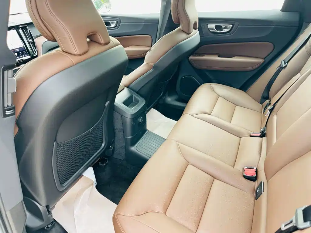 Photo 11 - Volvo XC60 Plug-in Hybrid