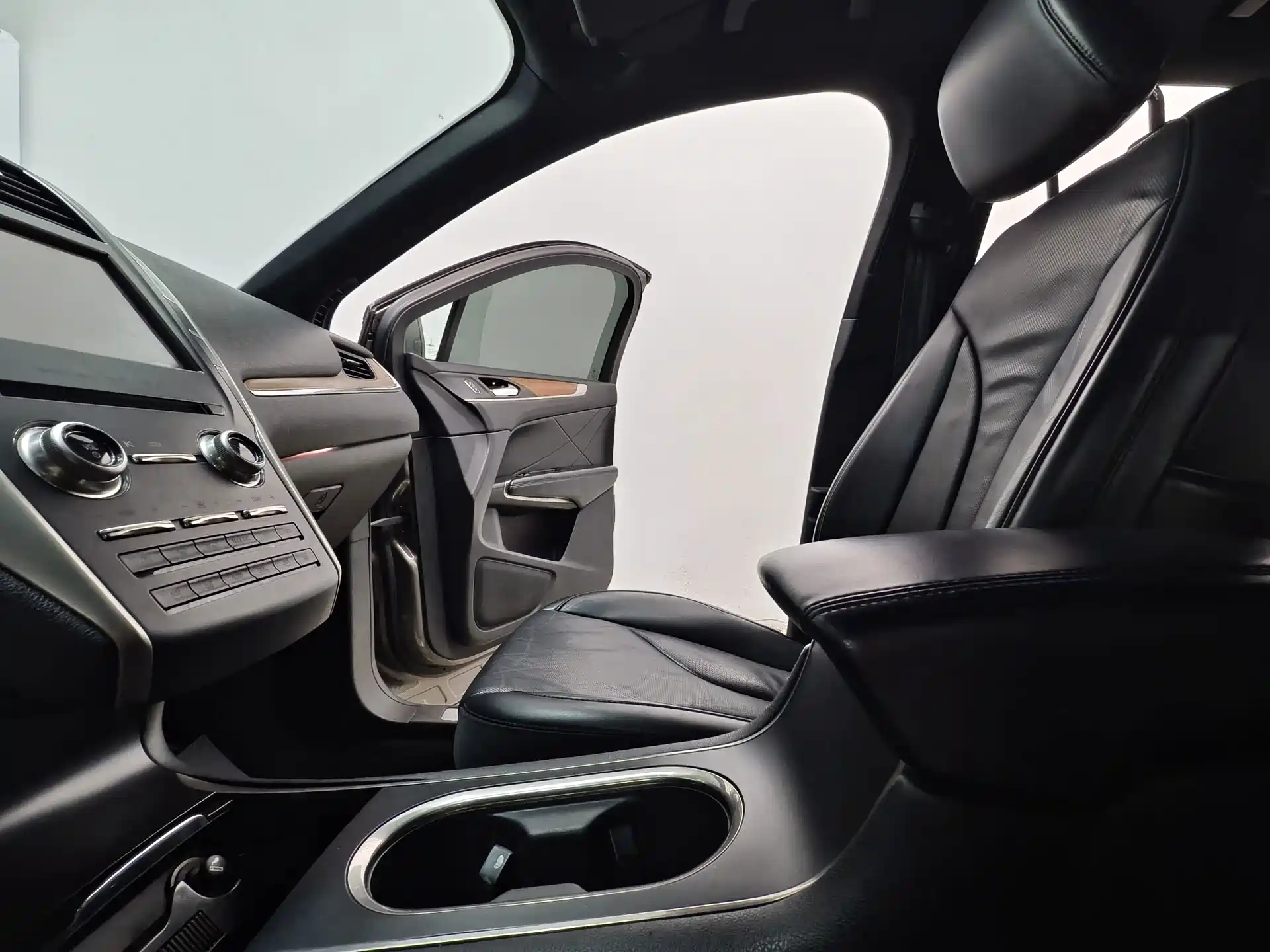 صورة 12 - Lincoln MKC