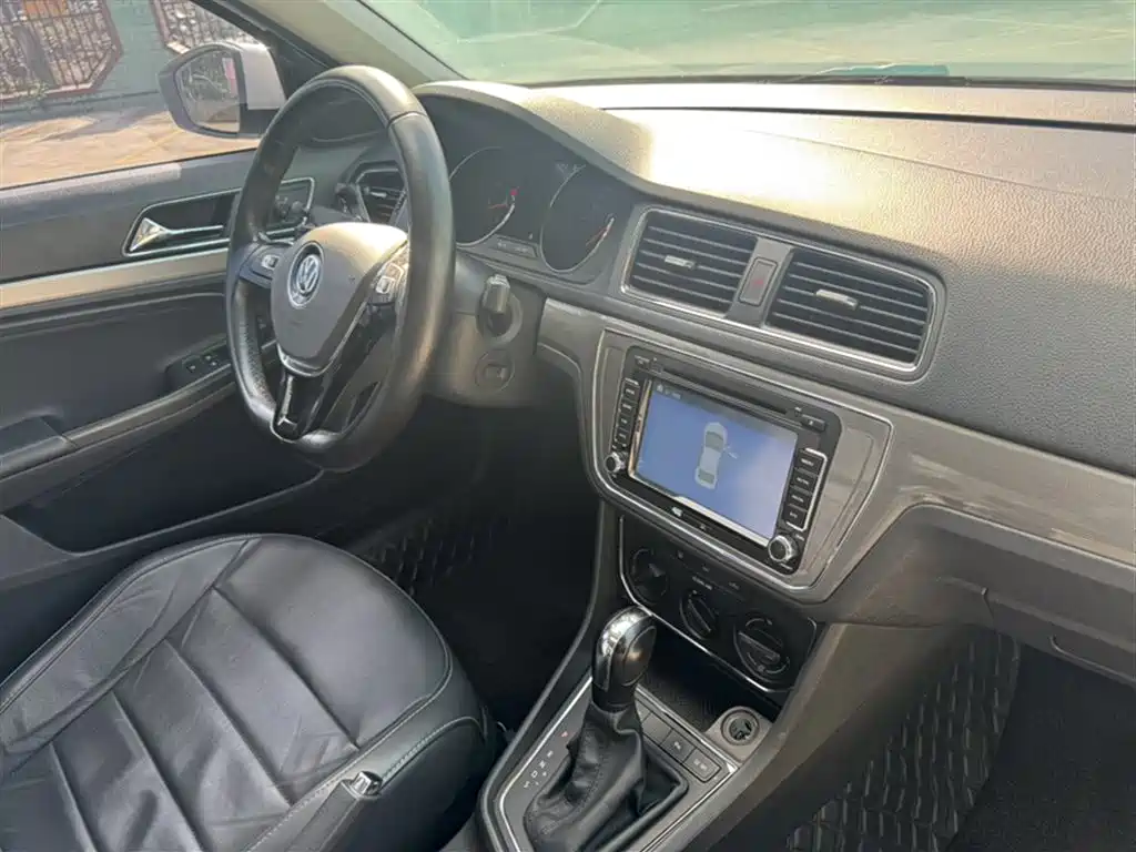 Volkswagen Lavida 2017 1.6L Automatic Comfort Edition фото 18