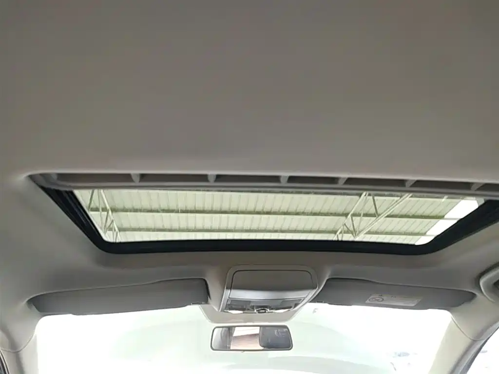 Volkswagen Sagitar 2017 1.6L Automatic Comfort фото 18