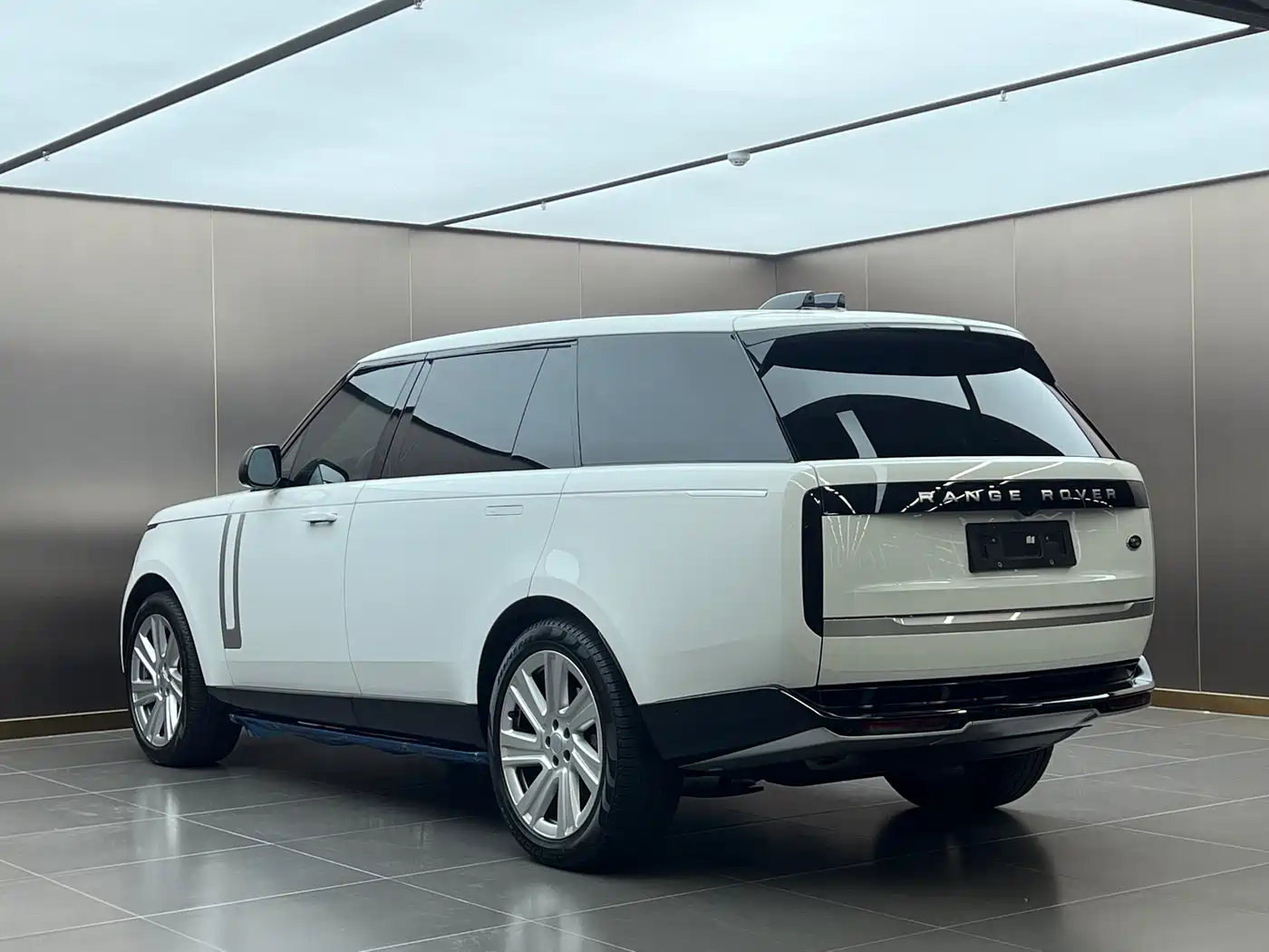 Land Rover Range Rover 2024 3.0 L6 400PS Genesis Extended фото 13