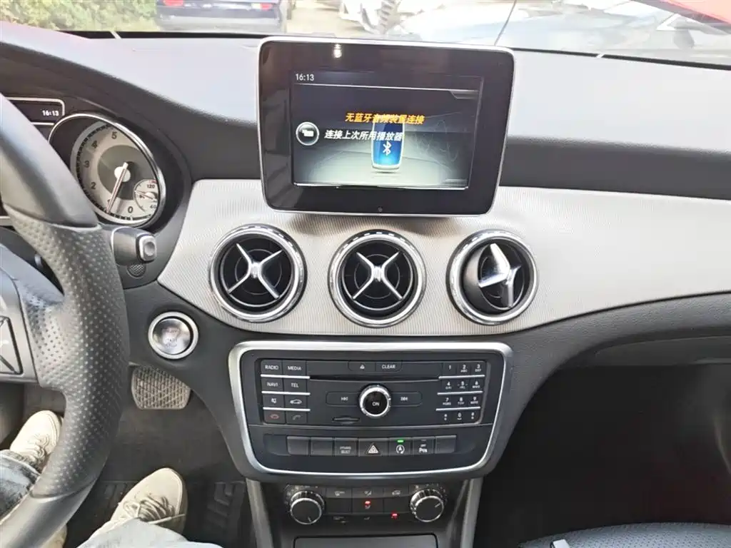 Mercedes-Benz GLA 2016 GLA 200 Dynamic фото 13