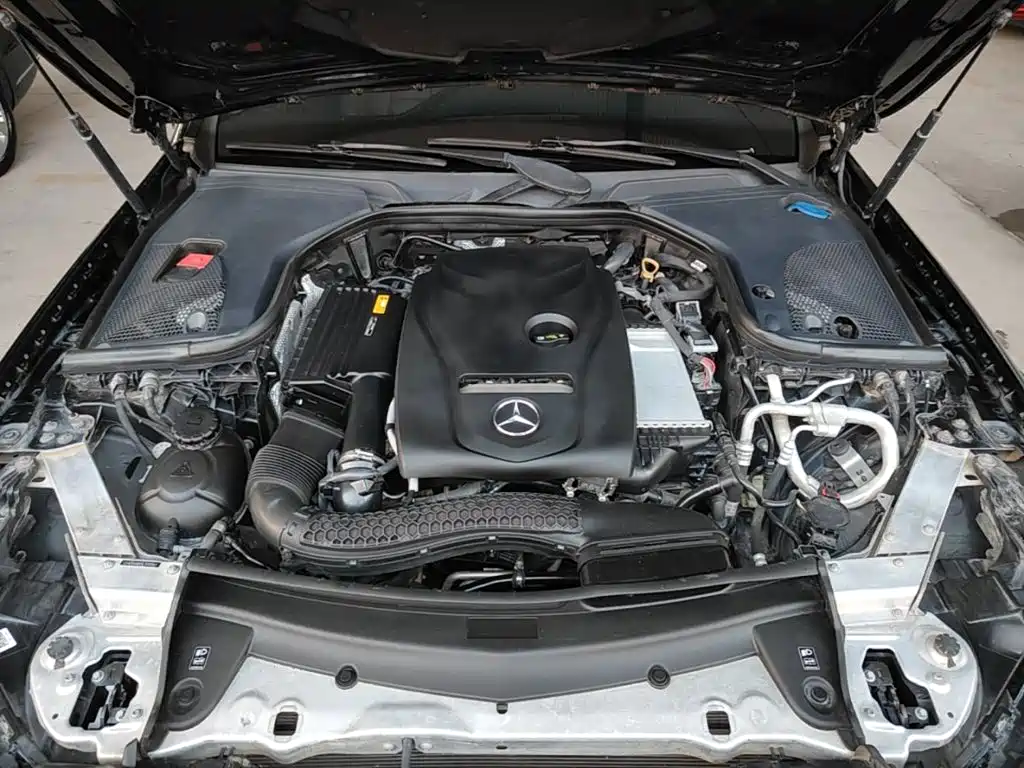 Фото 20 - Mercedes-Benz E-Class